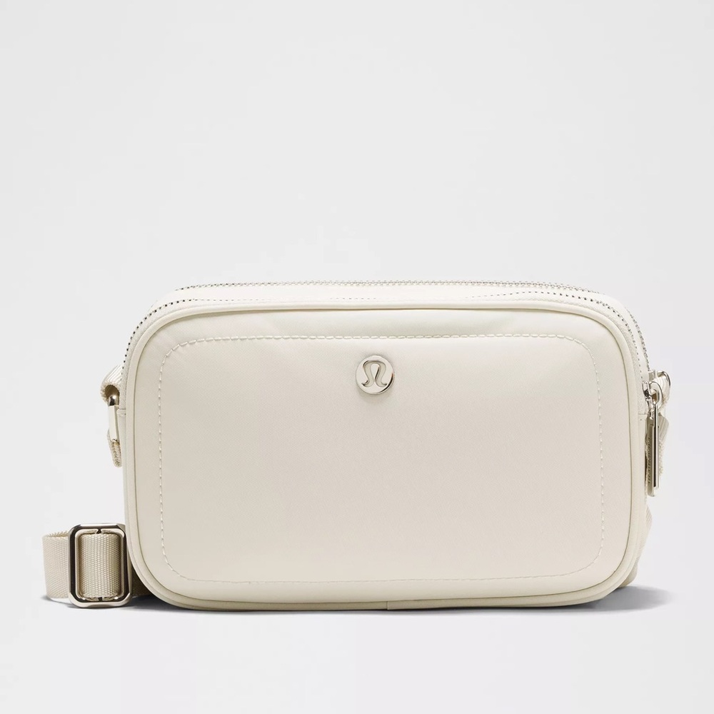 NWOT Lululemon camera bag